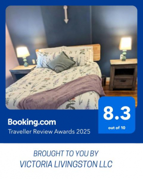 Relax at Our Downtown Flat on Hambright's Alley! 2nd Fl Unit B